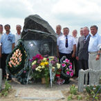 Пам'ять про загиблого афганця земляки увічнили у чорному граніті